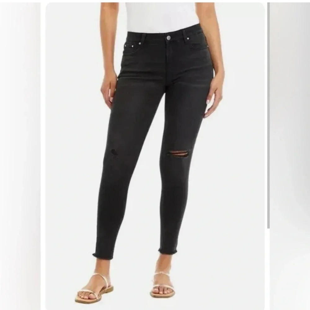 NWT Tinseltown Juniors Mid-Rise Skinny Black Distressed Jeans Size 11‎
